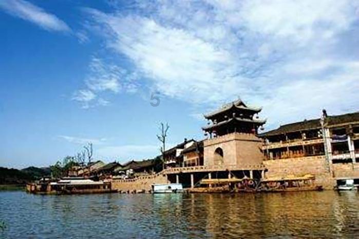 美联储票委完成轮换如何影响降息前景?